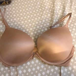 Nude VS Bra